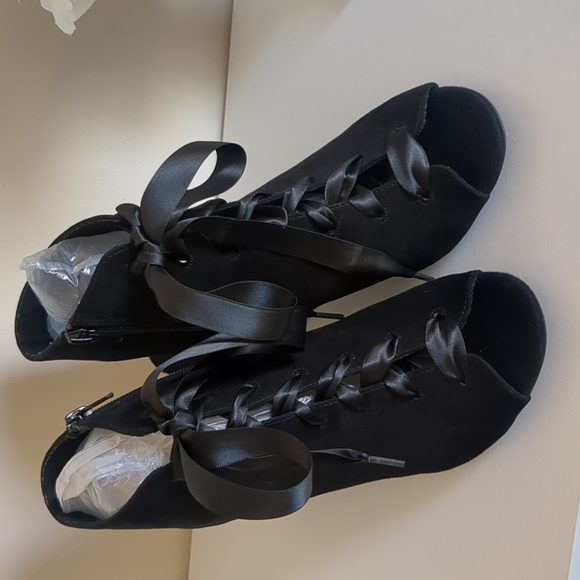 Old Navy  peep toe booties. fabric, lace up and zipper closures. - Picture 3 of 11